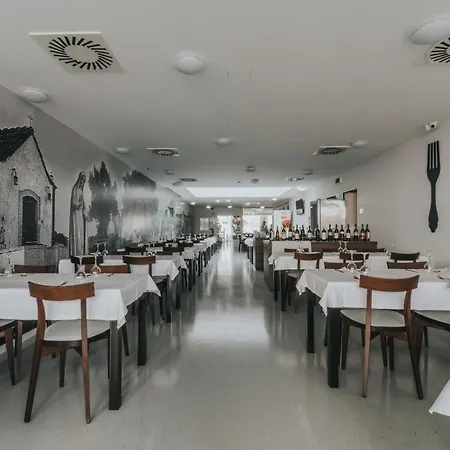 Nossa Senhora De Lurdes 2* Fátima