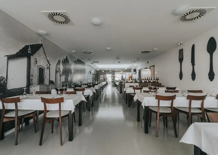 Nossa Senhora De Lurdes 2* فاطمة