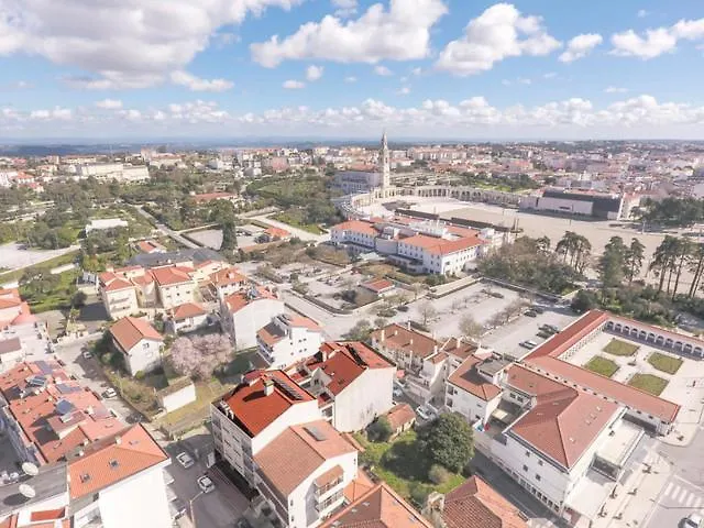 Nossa Senhora De Lurdes 2* فاطمة